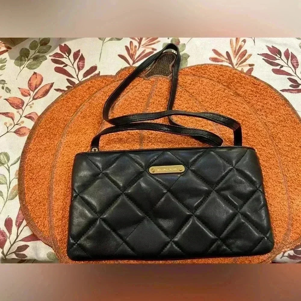 Michael Kors Womens Black Quilted Zip Card Holder Clutch Shoulder Bag Handbag